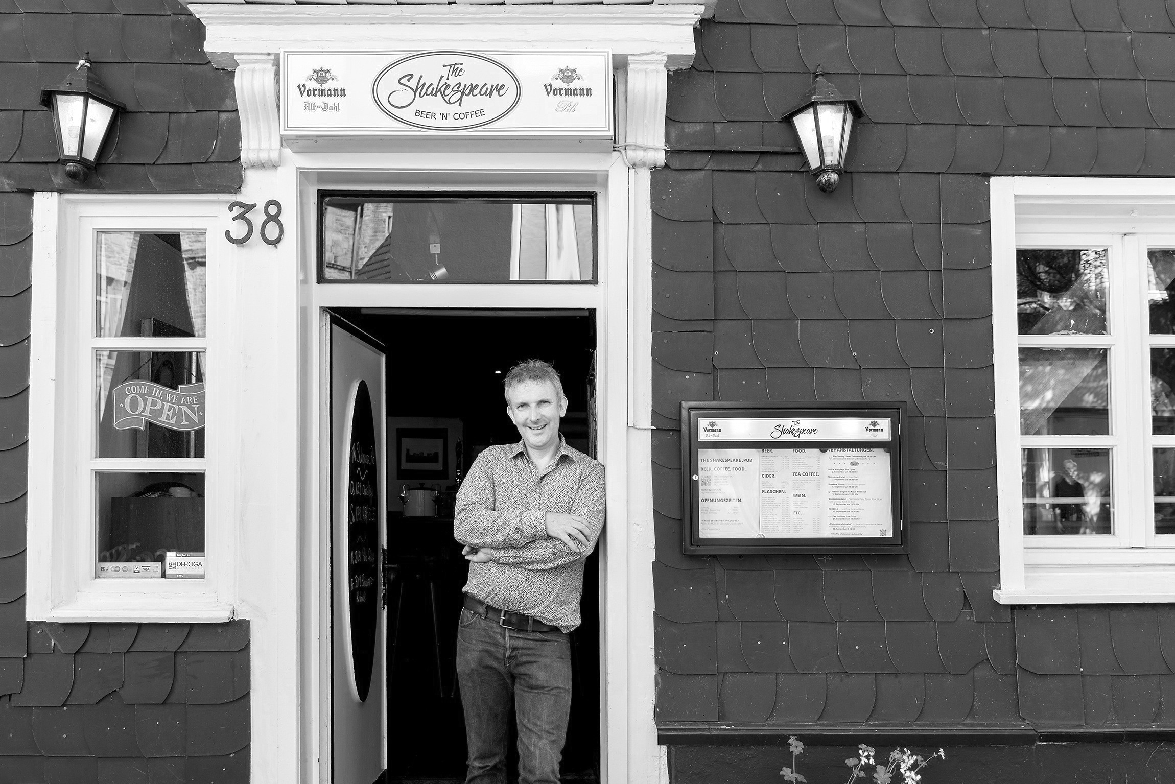 Nathaniel Stott aus Totnes, Devon, gründete The Shakespeare Pub in Herdecke. Seine Geschichte: von England über Liverpool und Den Haag ins Ruhrgebiet.