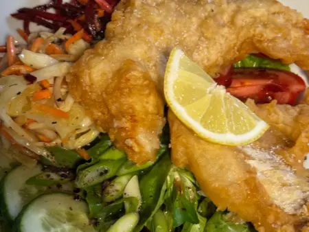 The Shakespeare · Pub · Fish mit Salat